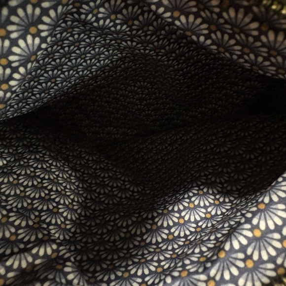 Antik Kraft olive Messenger Bag with Convertible Design and Minimalist Aesthetic - Picture 7 of 7